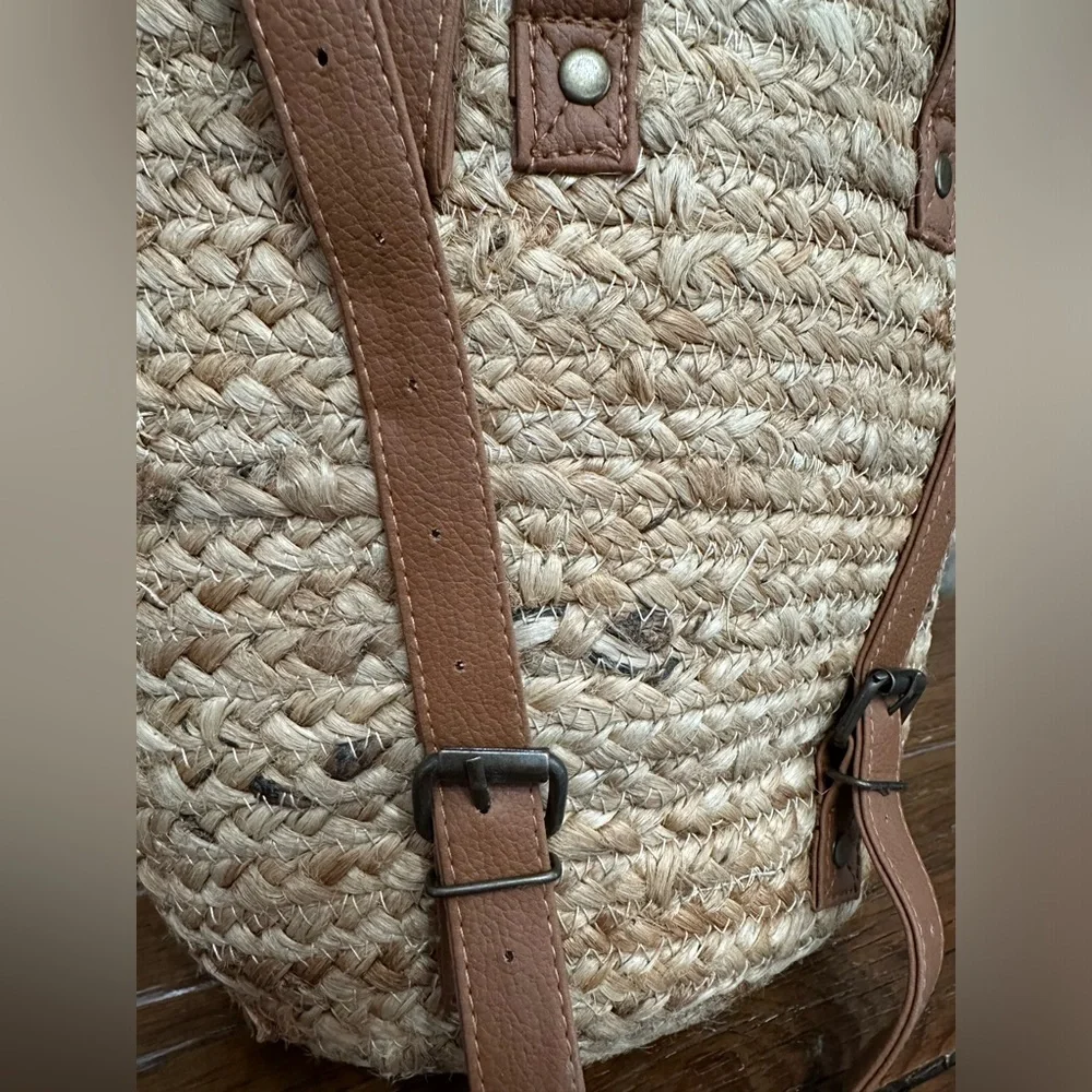 XIX Palms The Shore Break Picnic Cooler Bag Beachly Exclusive in Jute
